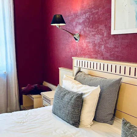 Hotel Logis Hotel-restaurant Le Fontarabie