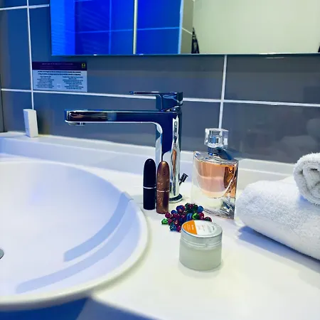 Logis Hotel-restaurant Le Fontarabie 3* 丰特奈勒孔特