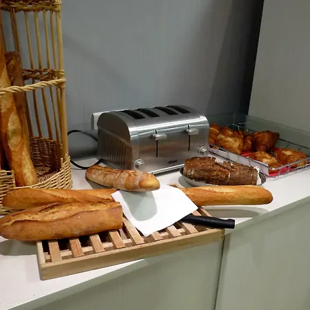 Logis Hotel-restaurant Le Fontarabie 丰特奈勒孔特