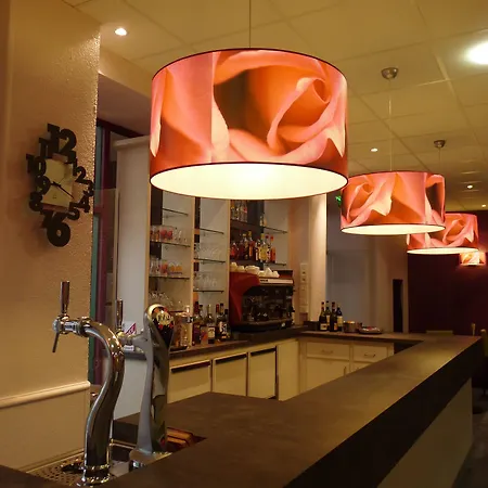 Logis Hotel-restaurant Le Fontarabie 3* 丰特奈勒孔特