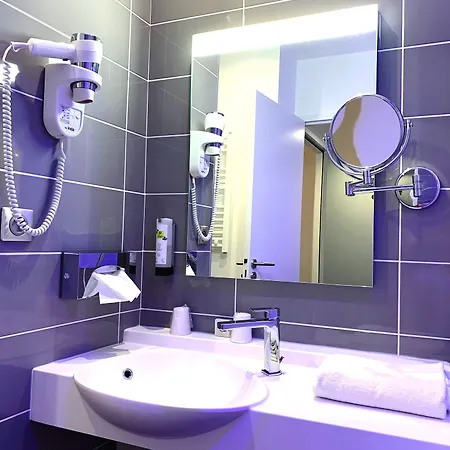 Logis Hotel-restaurant Le Fontarabie Otel