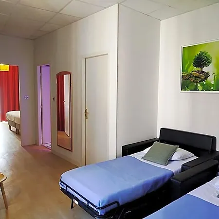 Logis Hotel-restaurant Le Fontarabie 3* 丰特奈勒孔特