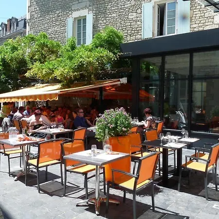 Otel Logis Hotel-restaurant Le Fontarabie