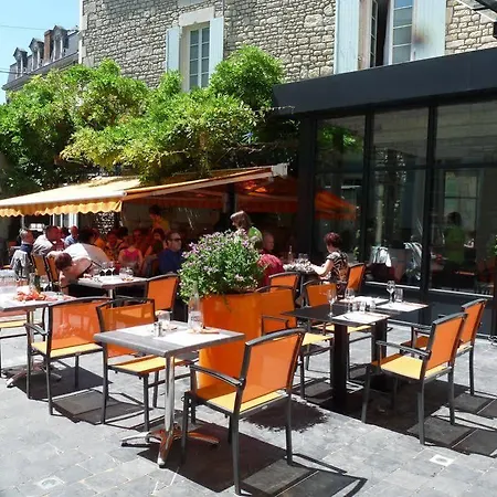 Logis Hotel-restaurant Le Fontarabie 酒店 3*