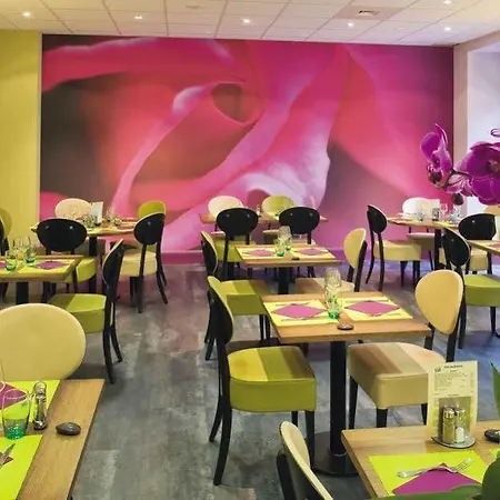 Otel Logis Hotel-restaurant Le Fontarabie 3*