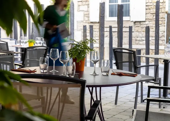 Logis Hotel-restaurant Le Fontarabie 3*