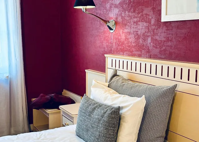 Hotel Logis Hotel-restaurant Le Fontarabie