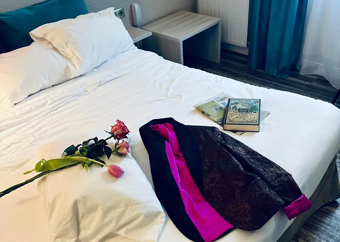 Hotel Logis Hotel-restaurant Le Fontarabie