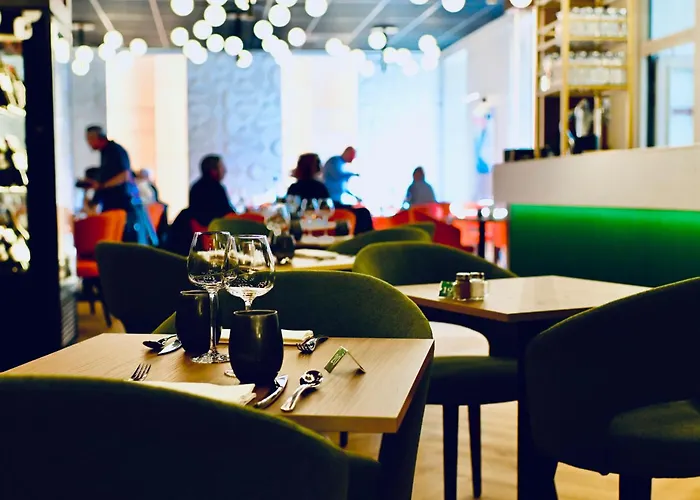 Hotel Logis Hotel-restaurant Le Fontarabie