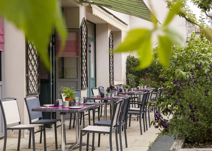 Logis Hotel-restaurant Le Fontarabie 3*