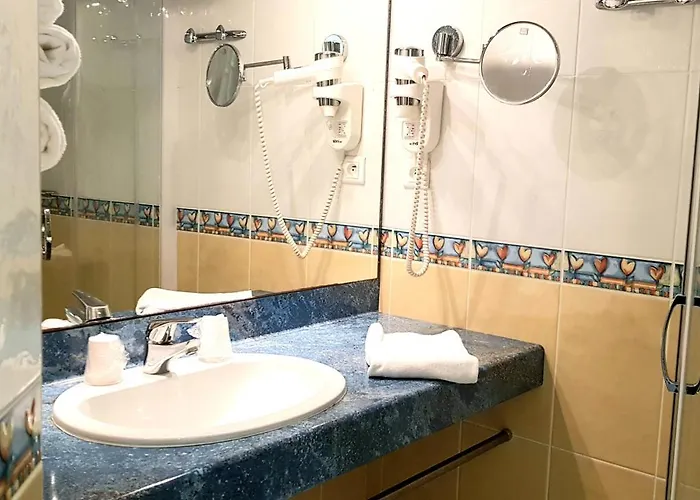 Hotel Logis Hotel-restaurant Le Fontarabie