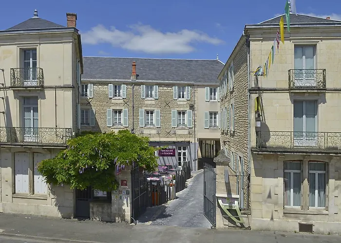 Hotel Logis Hotel-restaurant Le Fontarabie