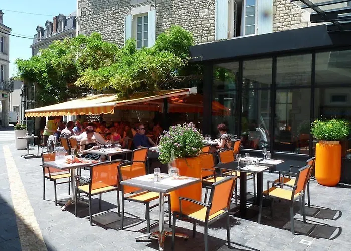 Hotel Logis Hotel-restaurant Le Fontarabie